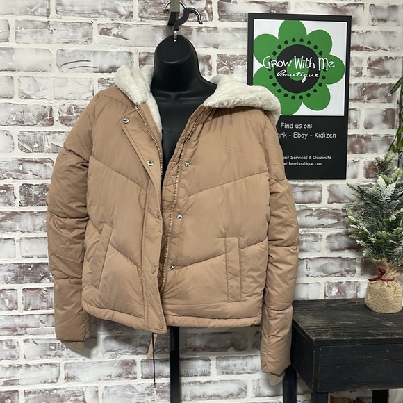 Hollister ultimate puffer collection small - Picture 2 of 5